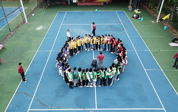 快樂工作，團結(jié)協(xié)作